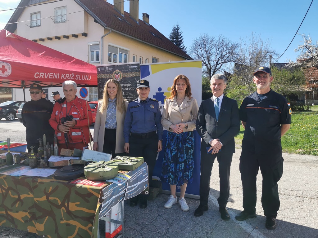 manje oružja slunj 1