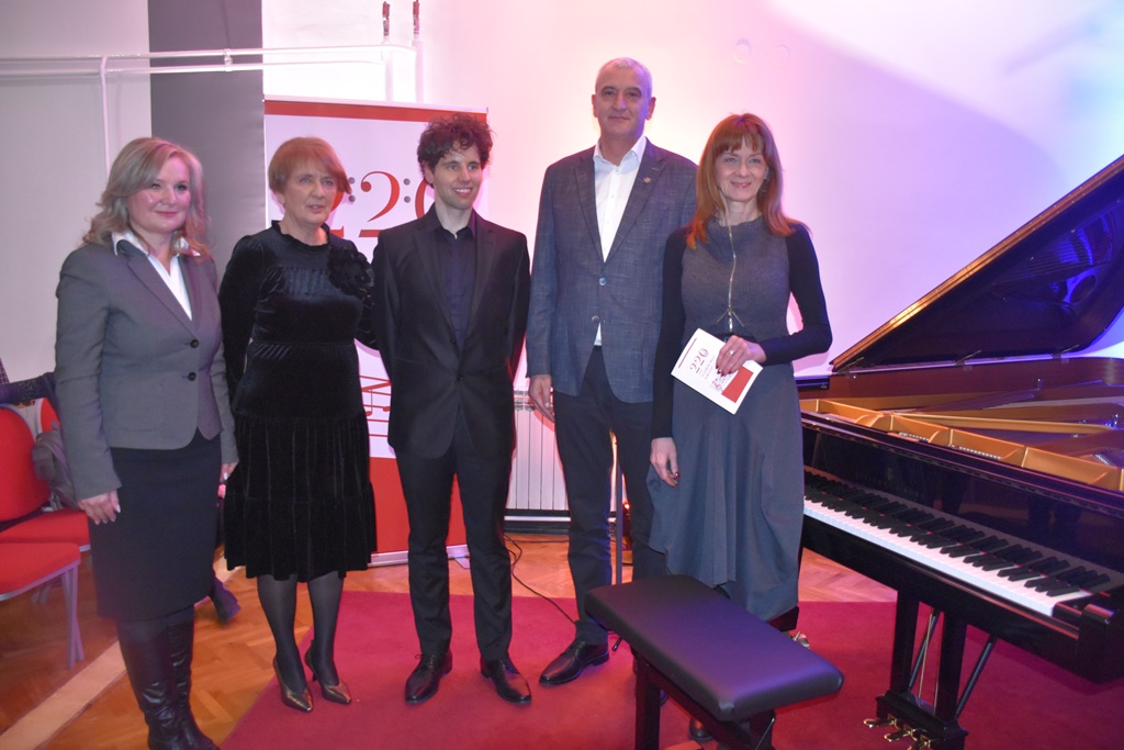 novi klavir glazbena 118