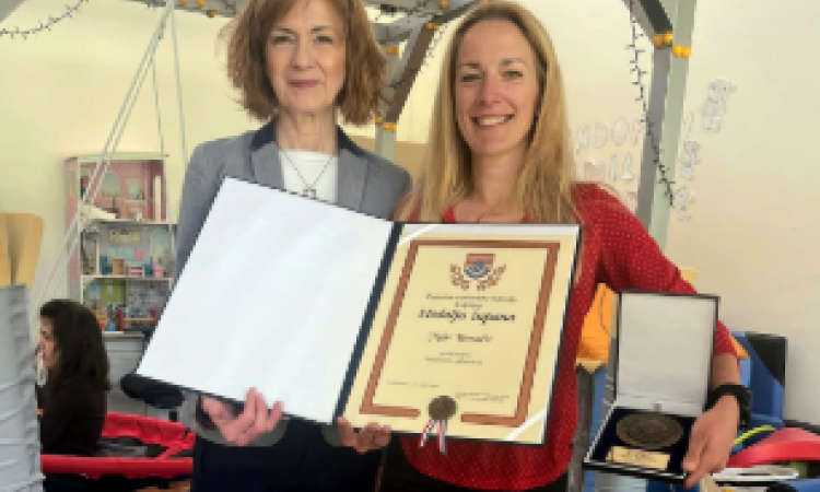 Medalja županice u rukama Maje Bonačić: „Ispričali ste priču o onima koji se svakodnevno penju na svoje nevidljive Evereste!“