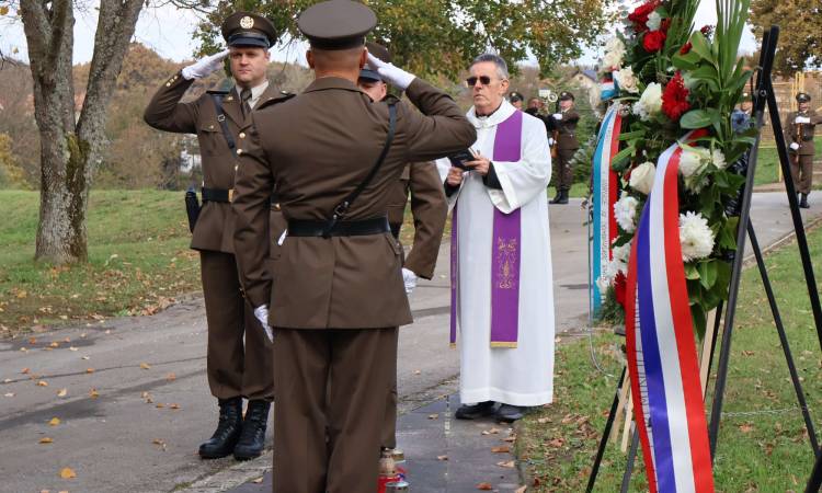 Odavanje počasti poginulim hrvatskim braniteljima uoči Svih Svetih i Dušnog dana